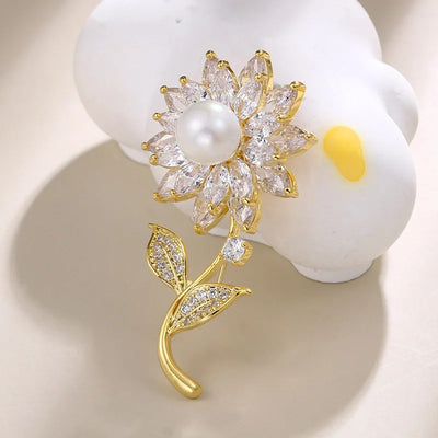 Analiese Crystal Flower Brooch - An elegant crystal brooch shaped like a stylised daisy.