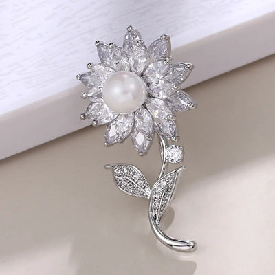 Analiese Crystal Flower Brooch - An elegant crystal brooch shaped like a stylised daisy.