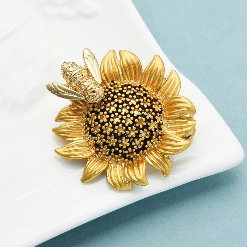 Cute Critters Brooch - Bumblebloom Deluxe - A small round sunflower brooch with a little golden bee attached by a tiny spring.