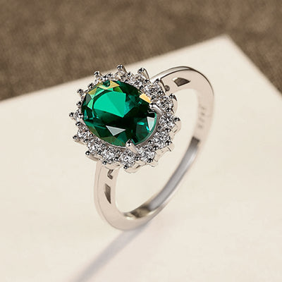 Diana II Luxury Crystal Jewellery Set - A beautiful large crystal surrounded by smaller white crystals. The central stone is available in bright blue, dark blue, green, purple, or red.