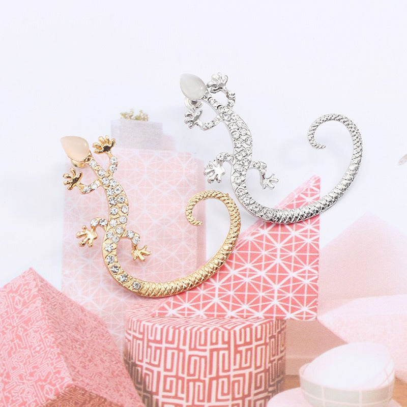 Itty Bitty Lizard Ear Cuff - A cute lizard or gecko themed ear cuff, an earring that cuddles around the ear.