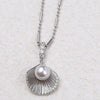 Kaimana Seashell Necklace - An elegant silver-coloured necklace featuring a seashell with a pearl at the end.