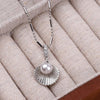 Kaimana Seashell Necklace - An elegant silver-coloured necklace featuring a seashell with a pearl at the end.