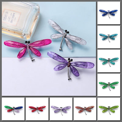 Libelle Dragonfly Brooch - A simple, stylised resin brooch shaped like a child's drawing of a dragonfly.