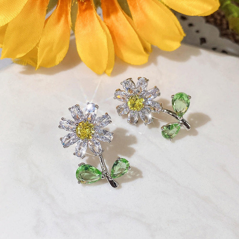 Maisey Crystal Daisy Stud Earrings - Small, delicate daisy-themed earrings, formed from a mixture of white quartz, and green and yellow topaz.