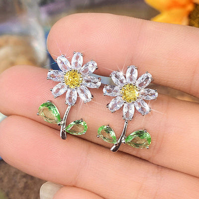 Maisey Crystal Daisy Stud Earrings - Small, delicate daisy-themed earrings, formed from a mixture of white quartz, and green and yellow topaz.
