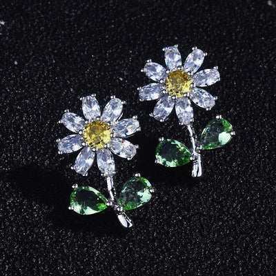 Maisey Crystal Daisy Stud Earrings - Small, delicate daisy-themed earrings, formed from a mixture of white quartz, and green and yellow topaz.