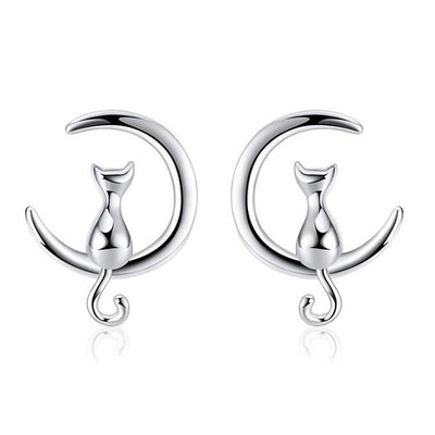 Moonlight Meowl Set - A delicate sterling silver jewellery set featuring a tiny kitty sitting on a crescent moon.