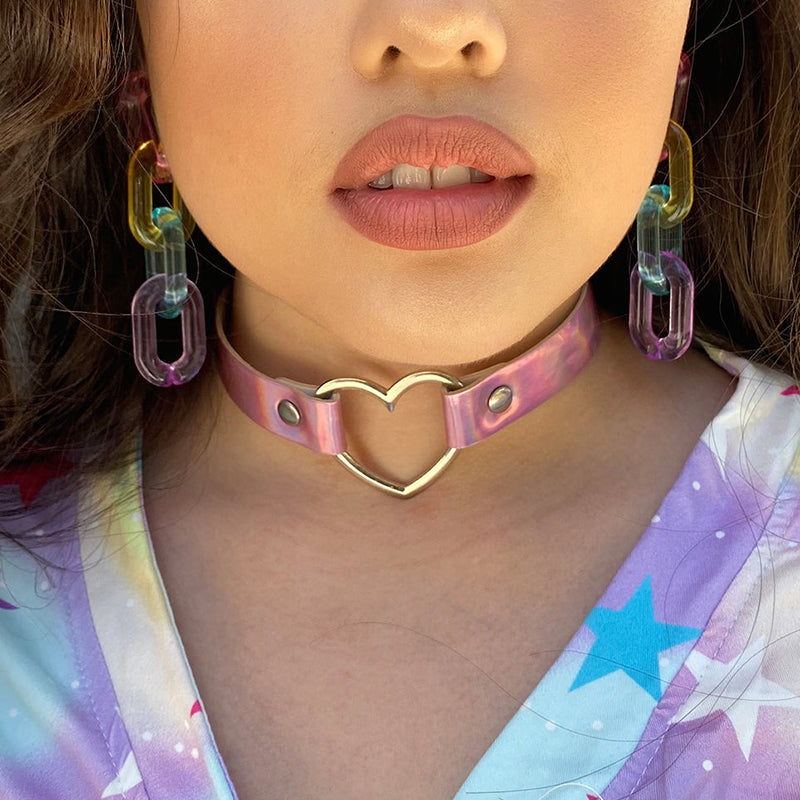 Retro Revival - Trinity Holographic Chokers - Heart Ring - A close-fitting faux leather necklace with a heart-shaped metal ring in the front.