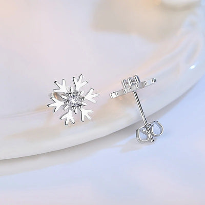 Snow Queen I Jewellery Set - Classic - A delicate snowflake-themed set of necklace and earrings, featuring snowflakes formed from silver branches around a single central crystal in the middle.