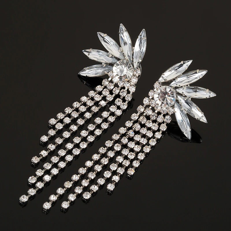 The Winona Luxury Crystal Earrings is the perfect start to your collection. They feature a large central crystal at the lobe with a starburst of medium crystals surrounding the main one, and five long trailers of smaller crystals to twinkle and dance around your shoulders as you move. Absolutely lovely!