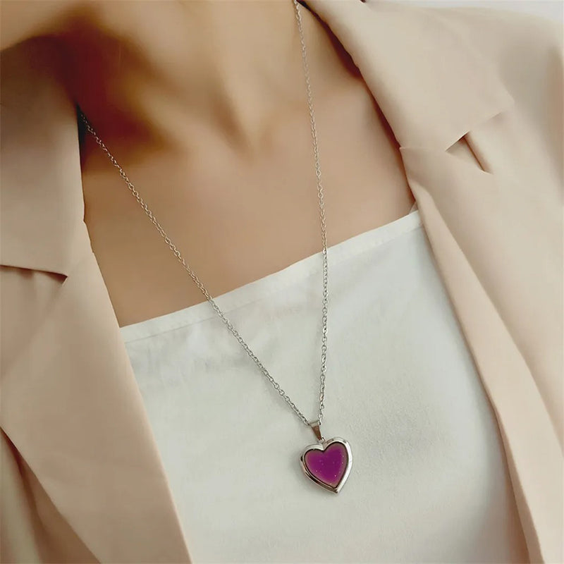 Retro Revival Moody Blues II Thermochromic Locket - A cute silver-coloured, heart-shaped locket set with a thermochromic acrylic stone that changes colour depending on the wearer's body temperature.