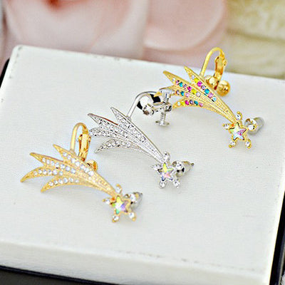 An adorable shooting star ear cuff.