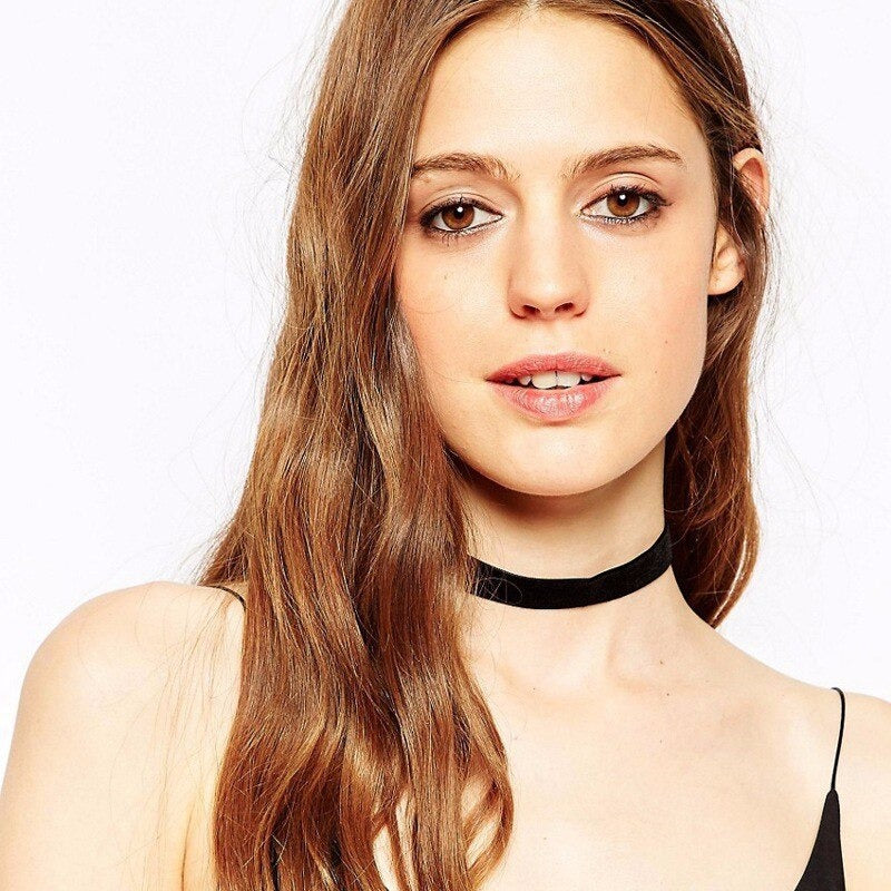 The Retro Revival - Velvet Choker Sets - A simple seven pack of velvet chokers in assorted colours.