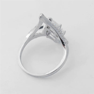 The Brilliant Classic Ring - A beautiful oval cut cubic zirconia set in a silver coloured band.